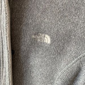 The north face/fleece lined knit jacket. Light gray and white inside. Size M
